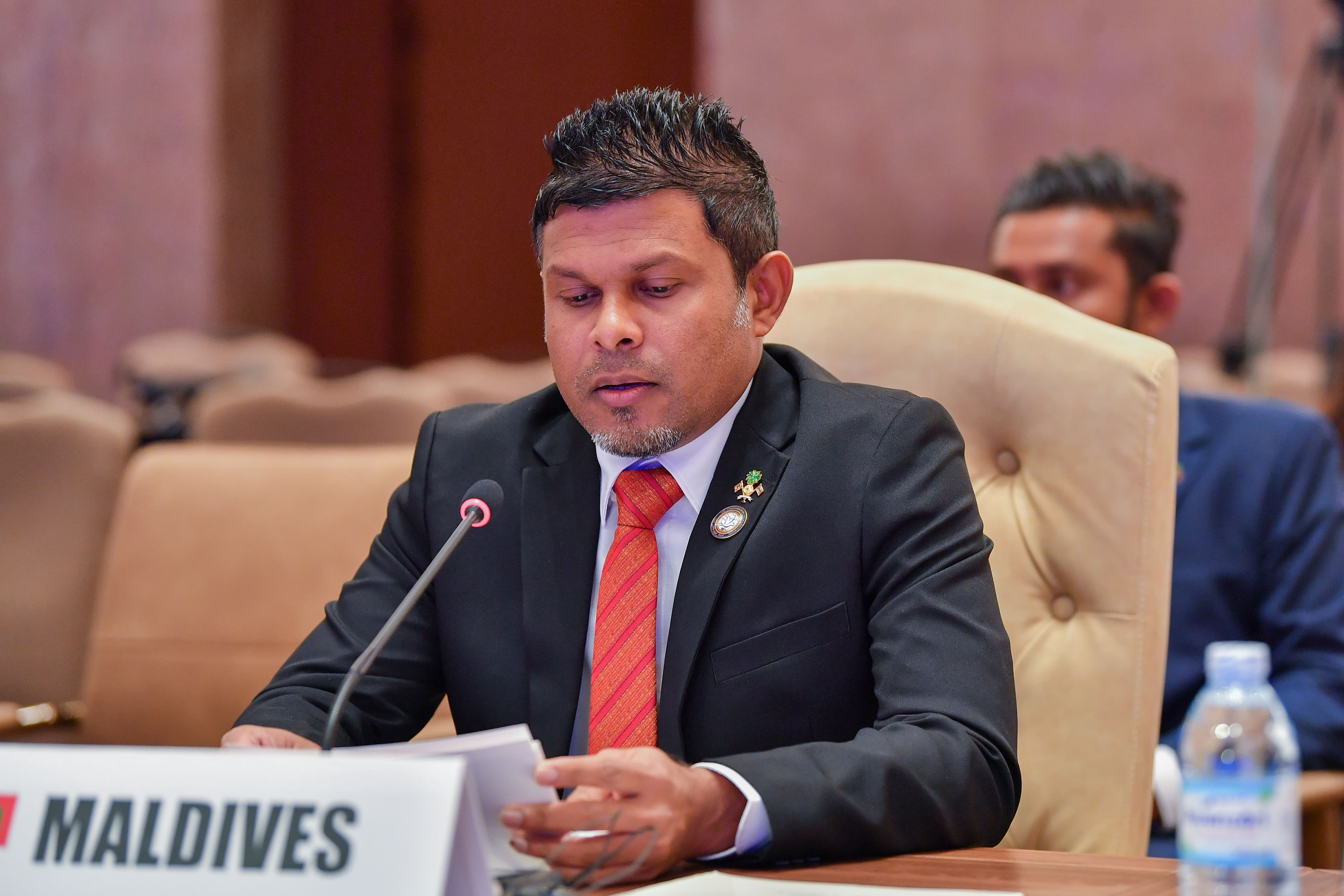 ރައީސް ދައްކަވަނީ ލީޑަރެއްގެ ނަމޫނާ، އިދިކޮޅުގެ އަމާޒަކީ މުޖުތަމައު ބައިބައިކުރުން: ނައިބު ރައީސް